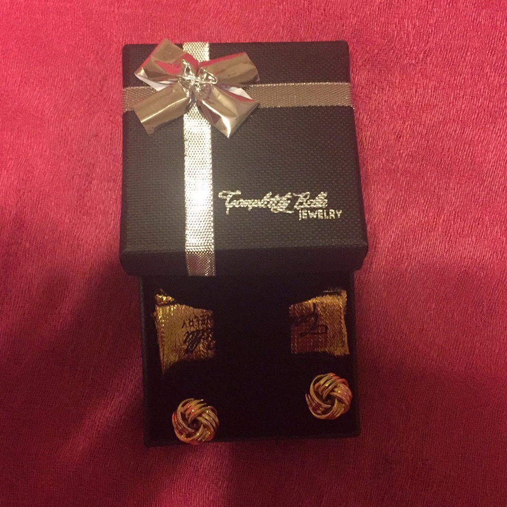 SOLD Gold earrings